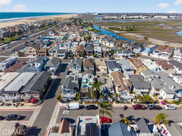 Detail Gallery Image 49 of 62 For 219 Colton, Newport Beach,  CA 92663 - 4 Beds | 3 Baths