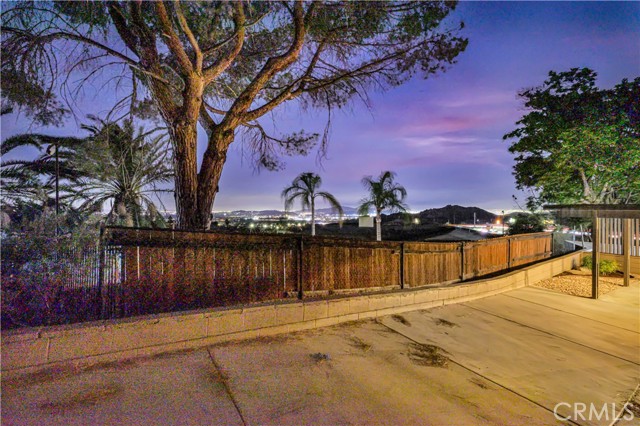 20289 Westpoint Drive, Riverside CA: https://media.crmls.org/medias/1f8adb98-7d83-4f9b-abda-a1f57c0cfd5c.jpg