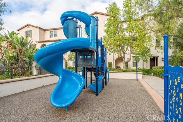 Detail Gallery Image 33 of 47 For 959 N Sunrise Ln a,  Azusa,  CA 91702 - 3 Beds | 2/1 Baths