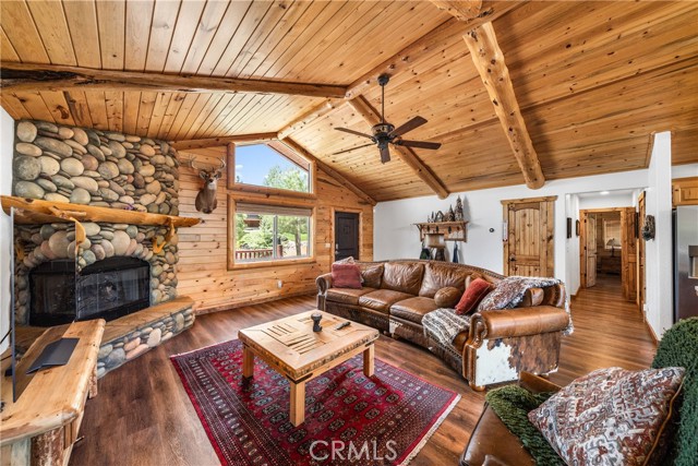 Detail Gallery Image 14 of 50 For 42728 Timberline, Big Bear Lake,  CA 92315 - 3 Beds | 3/1 Baths