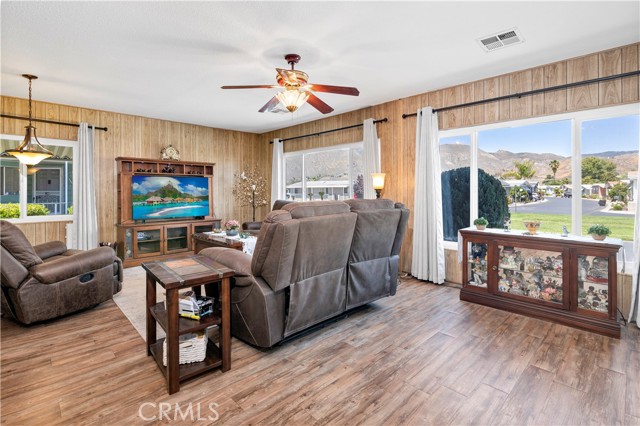 Detail Gallery Image 6 of 40 For 2230 Lake Park #170,  San Jacinto,  CA 92583 - 2 Beds | 2 Baths
