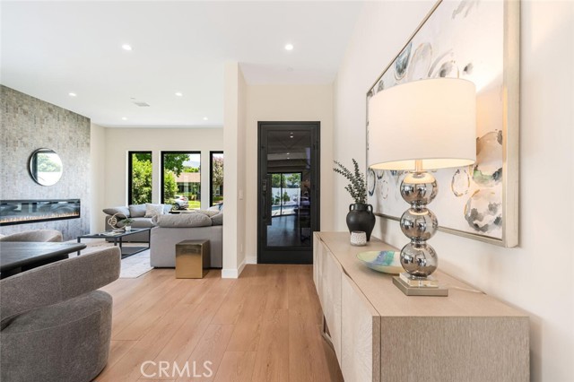 521 N Sparks Street, Burbank CA: https://media.crmls.org/medias/1f8d5c5f-be86-4d71-9d6f-546ec3a32606.jpg