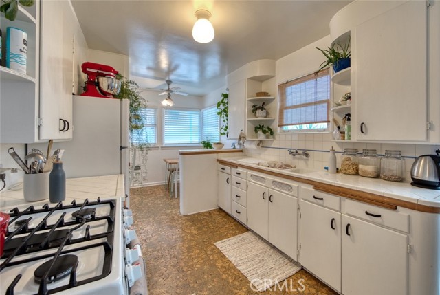 204 38th Street, Manhattan Beach, California 90266, 3 Bedrooms Bedrooms, ,2 BathroomsBathrooms,Residential,Sold,38th,SB22047945