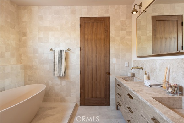 Detail Gallery Image 28 of 65 For 15719 Hartsook St, Encino,  CA 91436 - 4 Beds | 4/1 Baths