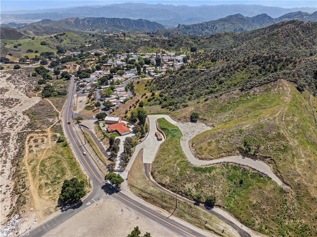 https://media.crmls.org/medias/1f9070c2-ba80-4a5f-805f-c051278a394c.jpg?preset=X-Large