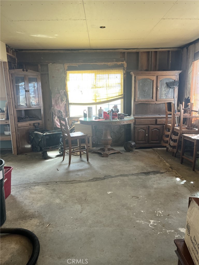 https://media.crmls.org/medias/1f90d7a1-f06d-4efb-9eca-a218f5916a7b.jpg?preset=X-Large
