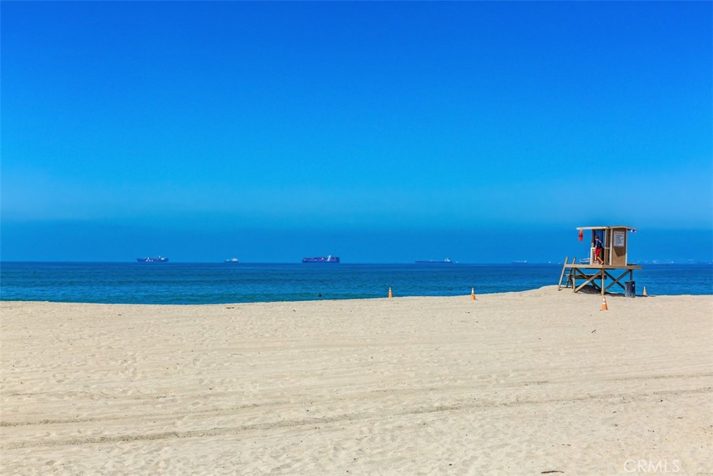 https://media.crmls.org/medias/1f915d21-0e27-42df-b397-915f675bb73d.jpg?preset=X-Large