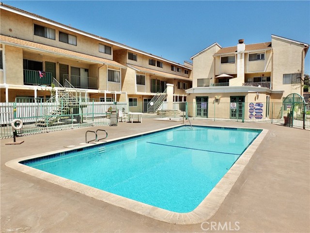 121 Sinclair Avenue, Glendale CA: https://media.crmls.org/medias/1f916c8f-ea20-4310-96ac-e047af1bb740.jpg