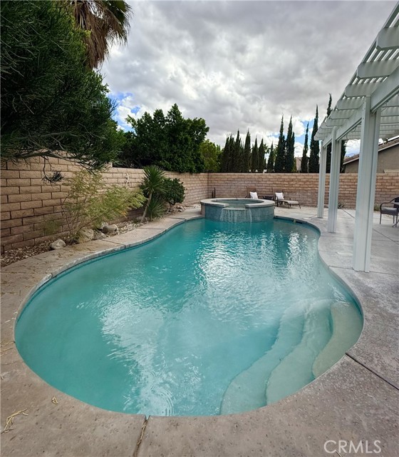 2340 N Paseo De Anza, Palm Springs, CA 92262