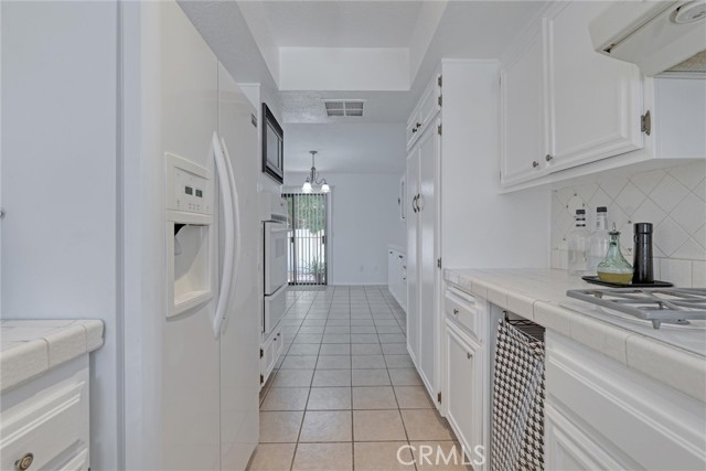 10229 Variel Avenue, Chatsworth CA: https://media.crmls.org/medias/1f935d1a-e4a0-4f12-ada0-2b1453e7455d.jpg