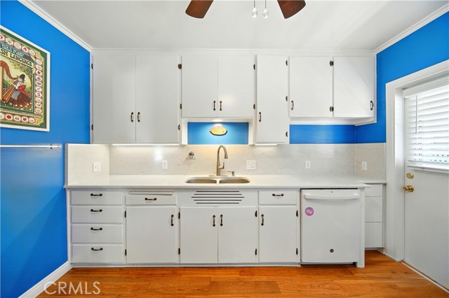 438 N Pasadena Avenue, Glendora CA: https://media.crmls.org/medias/1f9376fe-0a75-446d-9239-4a4da0a32a1b.jpg