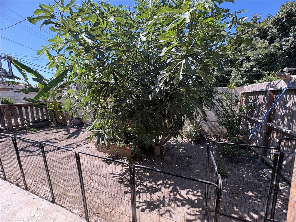 https://media.crmls.org/medias/1f93d656-6e73-489a-a756-4ff7641c36d3.jpg?preset=X-Large