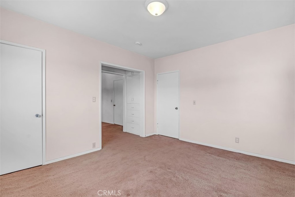 https://media.crmls.org/medias/1f94b039-3357-4b6a-8eb8-0220109e80bc.jpg?preset=X-Large