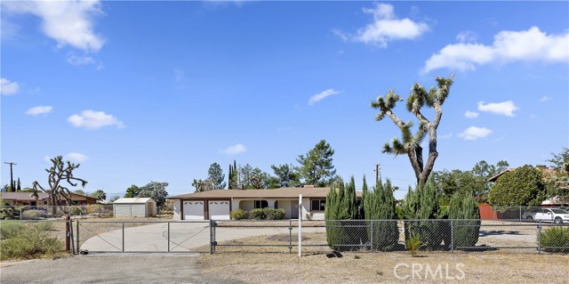 Detail Gallery Image 2 of 26 For 20211 Modoc Rd, Apple Valley,  CA 92308 - 3 Beds | 2 Baths