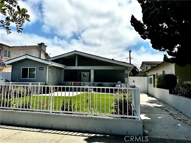 Detail Gallery Image 1 of 18 For 2602 Apple Ave, Torrance,  CA 90501 - 2 Beds | 2 Baths