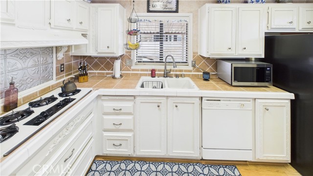 1417 Village Street, Redlands CA: https://media.crmls.org/medias/1f96642d-9352-4476-b75e-43514ff0a241.jpg