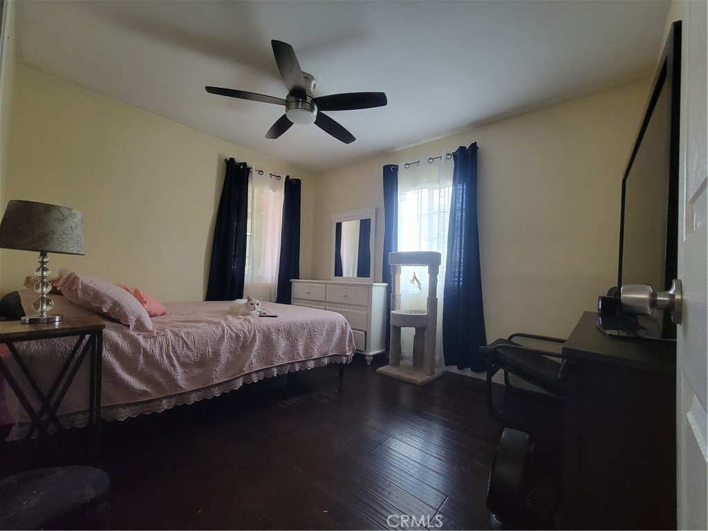 https://media.crmls.org/medias/1f97935e-be04-4666-96f3-90f94126e3b2.jpg?preset=X-Large