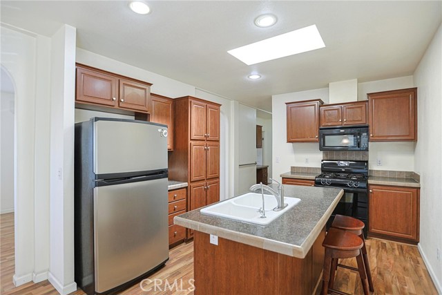 Detail Gallery Image 9 of 42 For 7700 Lampson, Garden Grove,  CA 92841 - 2 Beds | 2 Baths