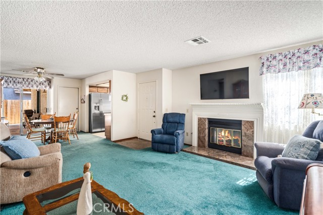 37229 Dalzell Street, Palmdale CA: https://media.crmls.org/medias/1f98462b-60d5-4897-a933-295b312bda26.jpg