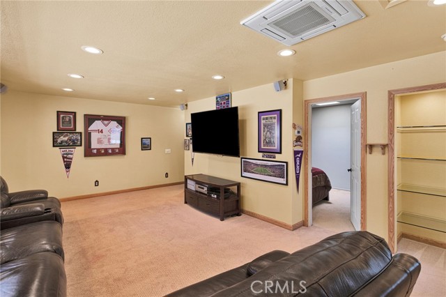 6375 Arrowhead Lake Road, Hesperia CA: https://media.crmls.org/medias/1f9977b8-e817-4deb-b772-cca78c1b1b96.jpg