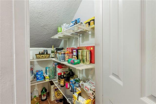 1335 Crestview Avenue, Seal Beach CA: https://media.crmls.org/medias/1f9d0c35-c890-40b7-b472-d377f162cd9f.jpg