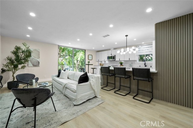 Detail Gallery Image 4 of 30 For 100 S Doheny Dr #220,  Los Angeles,  CA 90048 - 2 Beds | 2 Baths