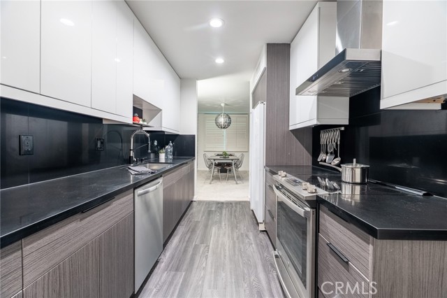 927 N Kings Road, West Hollywood CA: https://media.crmls.org/medias/1f9d8b50-22ff-4fd8-a326-5a04d55edb88.jpg