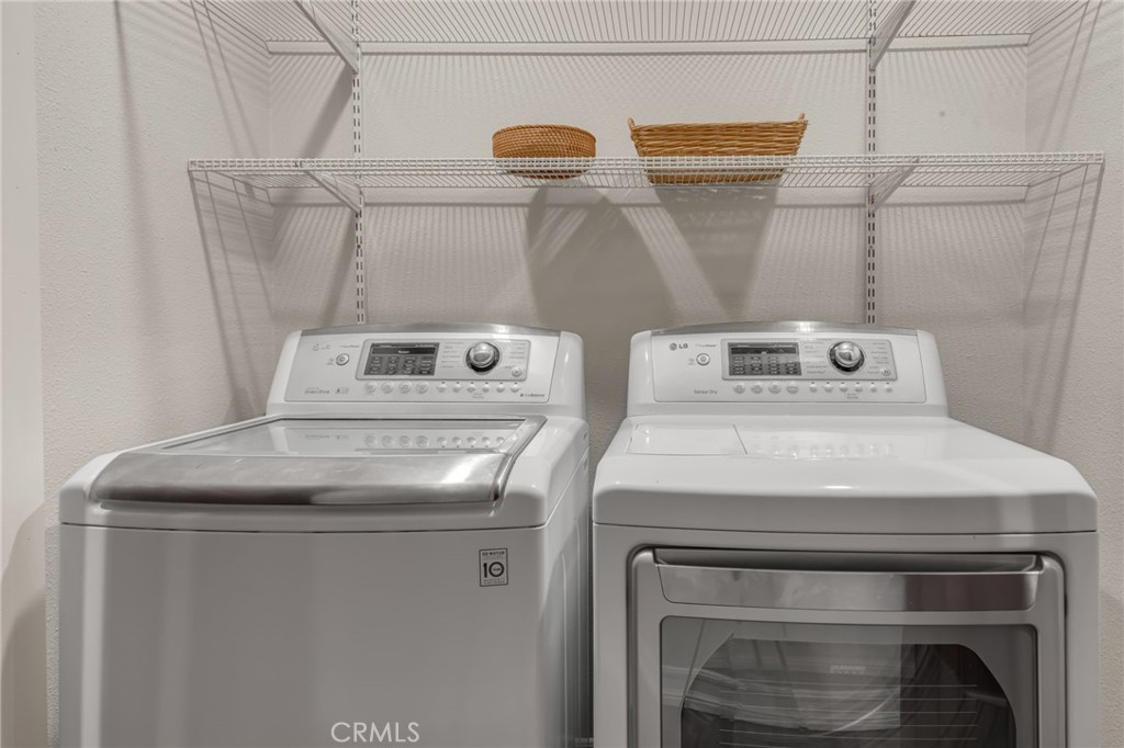 https://media.crmls.org/medias/1f9de54c-60a8-481f-ab59-08fc6d5ed61b.jpg?preset=X-Large