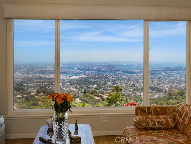 Detail Gallery Image 3 of 41 For 30040 Grandpoint Ln, Rancho Palos Verdes,  CA 90275 - 3 Beds | 3 Baths