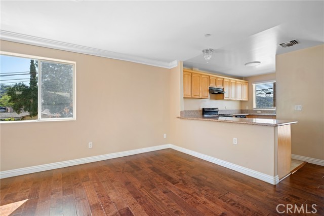 Detail Gallery Image 12 of 31 For 10118 Fernglen #1,  Tujunga,  CA 91042 - 3 Beds | 2/1 Baths