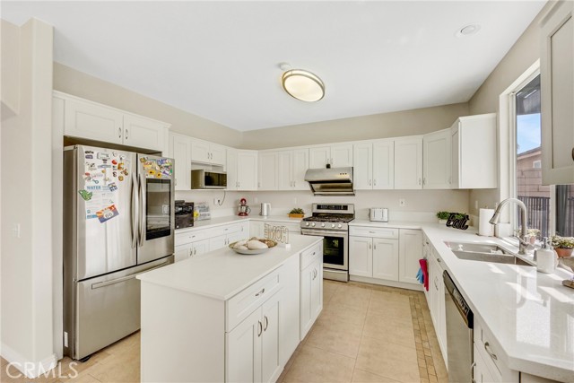 870 E Bermuda Dunes Court, Ontario CA: https://media.crmls.org/medias/1f9fba1c-4eb1-419f-838c-fa676391f7ed.jpg