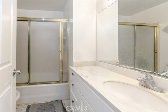 Detail Gallery Image 16 of 22 For 450 W Dryden St #104,  Glendale,  CA 91202 - 2 Beds | 2 Baths