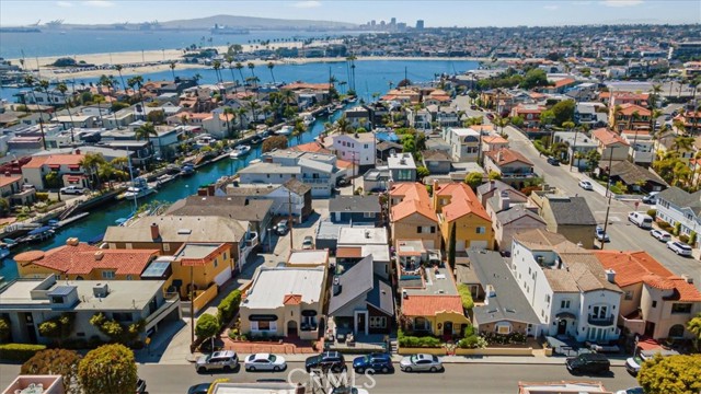 29 W Neapolitan Lane, Long Beach CA: https://media.crmls.org/medias/1fa05f67-23a1-456c-8dd5-ebdc57bab063.jpg