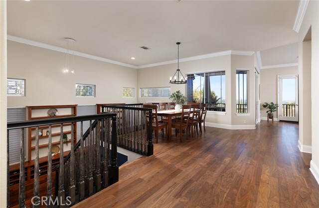 Detail Gallery Image 8 of 35 For 2155 Ridgeview Terrace Dr, Long Beach,  CA 90755 - 4 Beds | 3/1 Baths