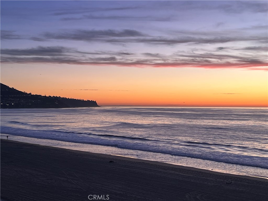 https://media.crmls.org/medias/1fa0cfba-4b01-4877-949e-5b7b847b6309.jpg?preset=X-Large