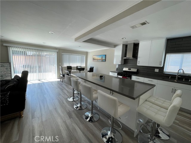 10443 Woodley Avenue, Granada Hills CA: https://media.crmls.org/medias/1fa1c629-47c9-441c-a719-6132d1a79b48.jpg
