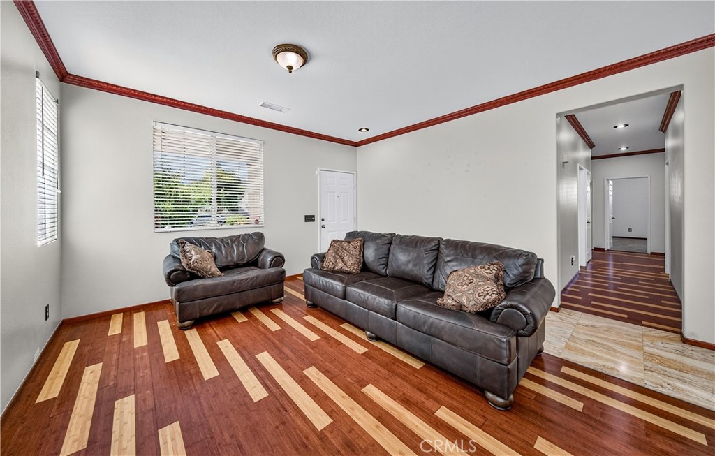 https://media.crmls.org/medias/1fa4be8f-8d34-4515-872a-2f73bbff63ee.jpg?preset=X-Large