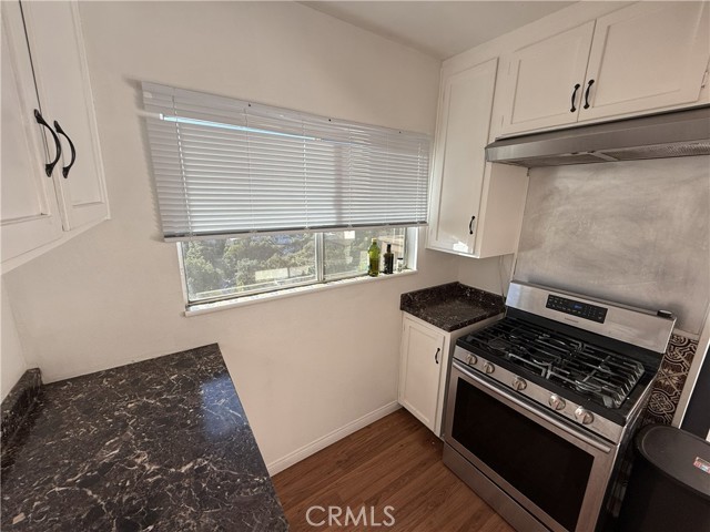 Detail Gallery Image 11 of 30 For 4345 Camello Rd, Woodland Hills,  CA 91364 - 3 Beds | 2/1 Baths