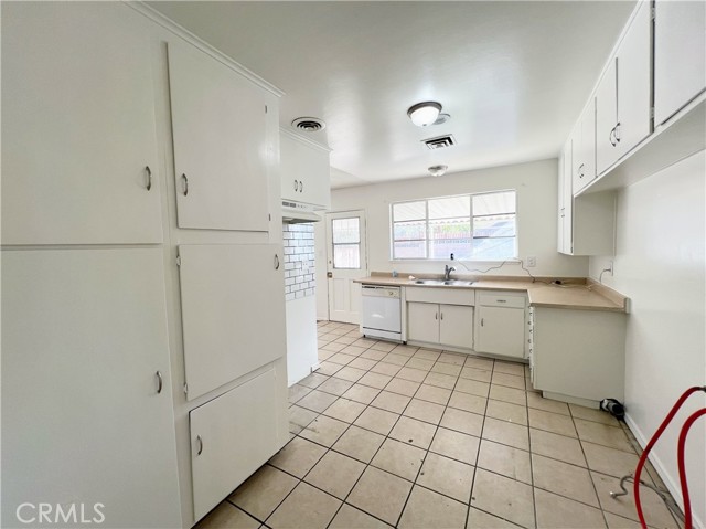 Detail Gallery Image 9 of 25 For 43874 Fern Ave, Lancaster,  CA 93534 - 4 Beds | 2 Baths