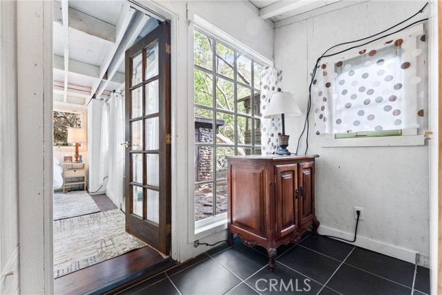 25 Hot Spring Canyon Rd, San Juan Capistrano CA: https://media.crmls.org/medias/1fa80be5-4690-427e-a2b3-b937caa57d0e.jpg