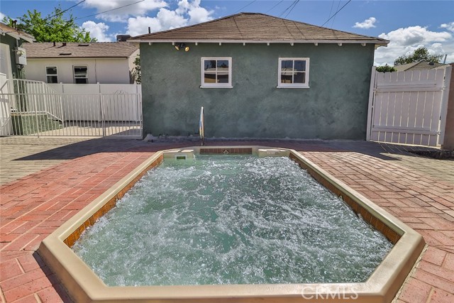 Detail Gallery Image 30 of 41 For 3411 W Chandler Bld, Burbank,  CA 91505 - 3 Beds | 1/1 Baths