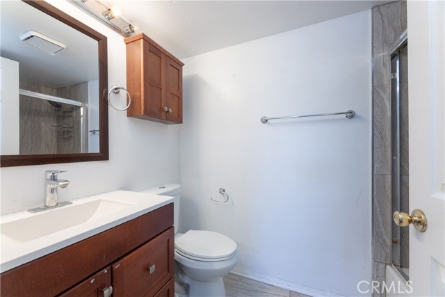 327 Chestnut Avenue, Long Beach CA: https://media.crmls.org/medias/1fa8ea4d-12e6-475c-a838-5efc33c2f76a.jpg