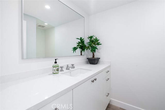 D/S bathroom 1/2 bath