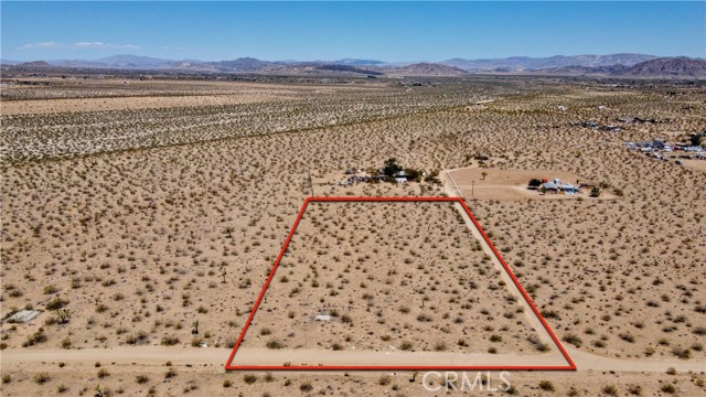 Detail Gallery Image 2 of 21 For 888 Lucky Ln, Landers,  CA 92285 - – Beds | – Baths