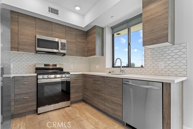 Detail Gallery Image 3 of 22 For 4383 Sepulveda Bld #303,  Sherman Oaks,  CA 91403 - 1 Beds | 1 Baths