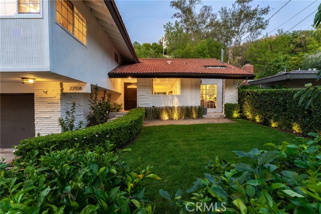 22926 Cass Avenue photo 2