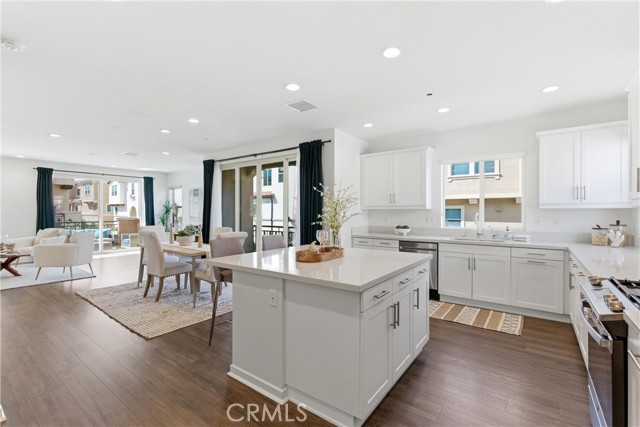 Detail Gallery Image 12 of 33 For 600 Shadowbrook, Lake Forest,  CA 92610 - 4 Beds | 3/1 Baths