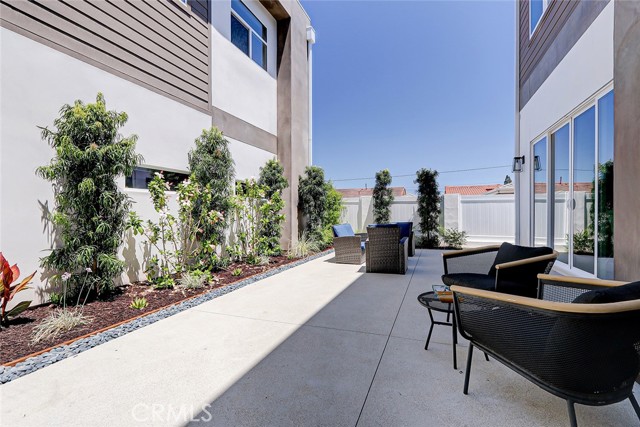 Detail Gallery Image 40 of 41 For 2321 Clark Ln #B,  Redondo Beach,  CA 90278 - 4 Beds | 4/1 Baths