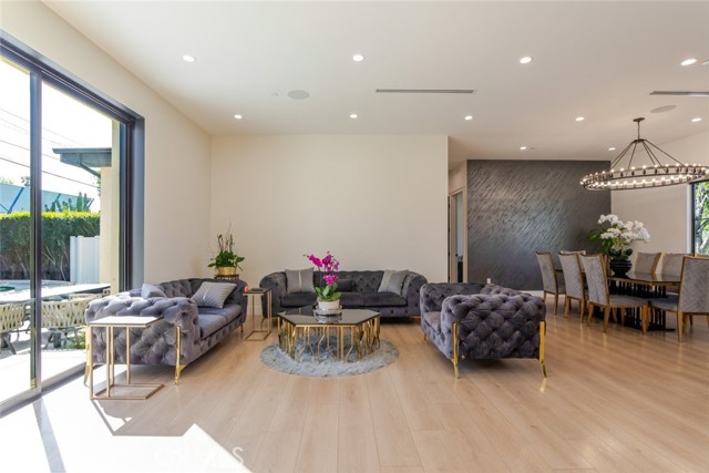 Detail Gallery Image 27 of 70 For 7714 Lasaine Ave, Northridge,  CA 91325 - 3 Beds | 4 Baths