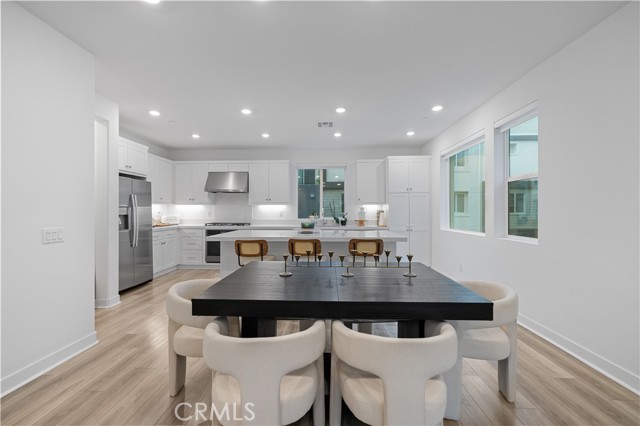 Detail Gallery Image 13 of 71 For 26799 Keystone Loop, Valencia,  CA 91381 - 3 Beds | 3 Baths